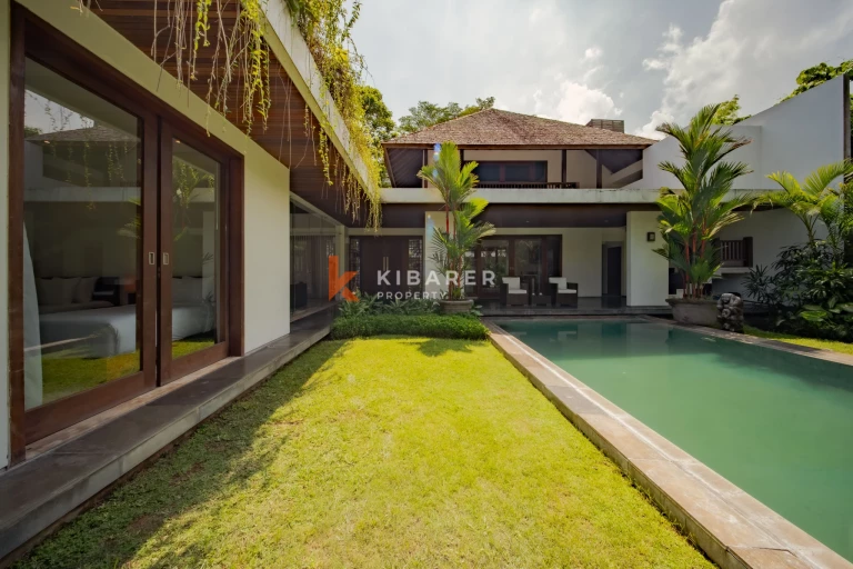 Elegant Three-Bedroom Tropical Courtyard Villa with Private Pool in Berawa