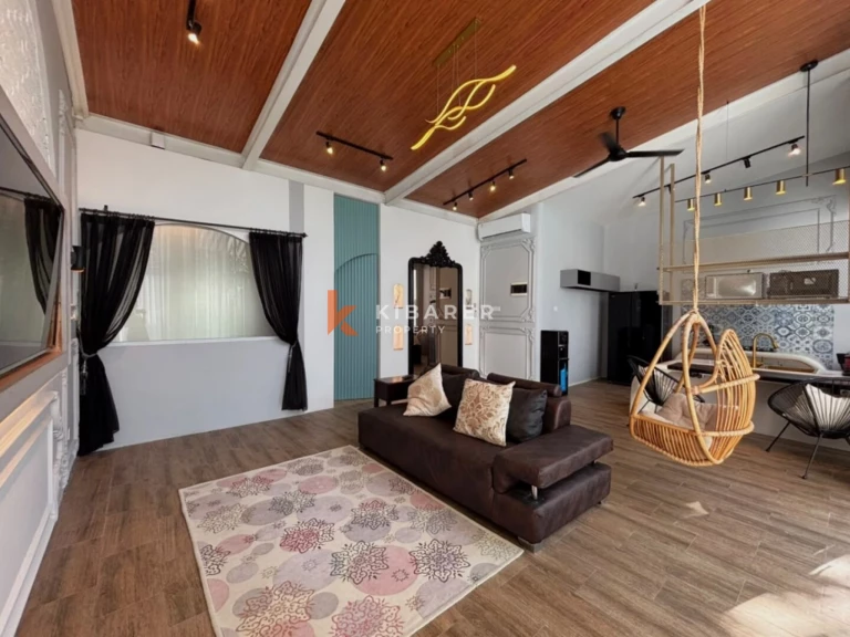 Vila Romantis Tropis Satu Kamar Tidur di Legian yang Semarak
