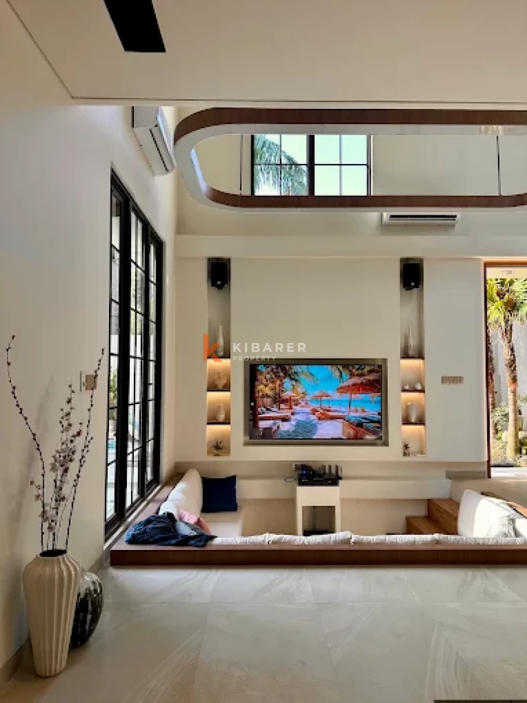 Stylish Three-Bedroom Modern Villa in Canggu