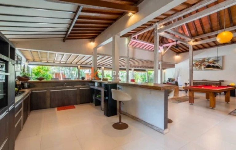 Charming Three-Bedroom Villa Walking Distance to Nyanyi Beach