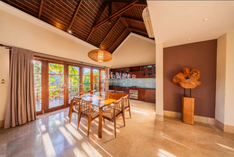 Elegant Three-Bedroom Tropical Villa with Private Pool and Balcony in Ungasan