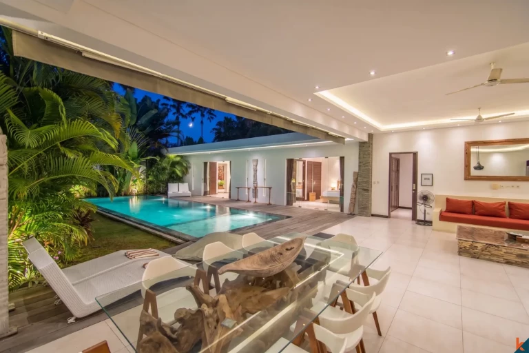 Properti sewa jangka panjang tiga kamar tidur yang indah dekat pantai di Seminyak