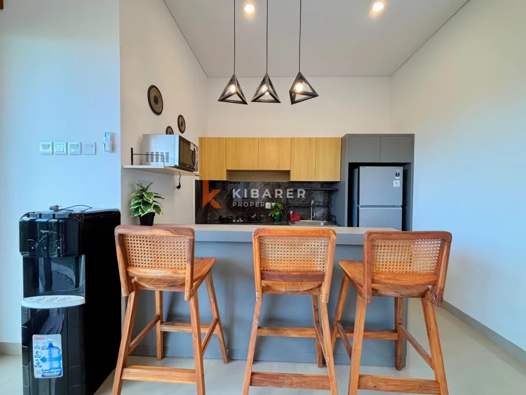 Villa de deux chambres au style « Tropical Chic » avec séjour fermé à Kerobokan