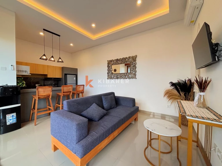 Villa de deux chambres au style « Tropical Chic » avec séjour fermé à Kerobokan