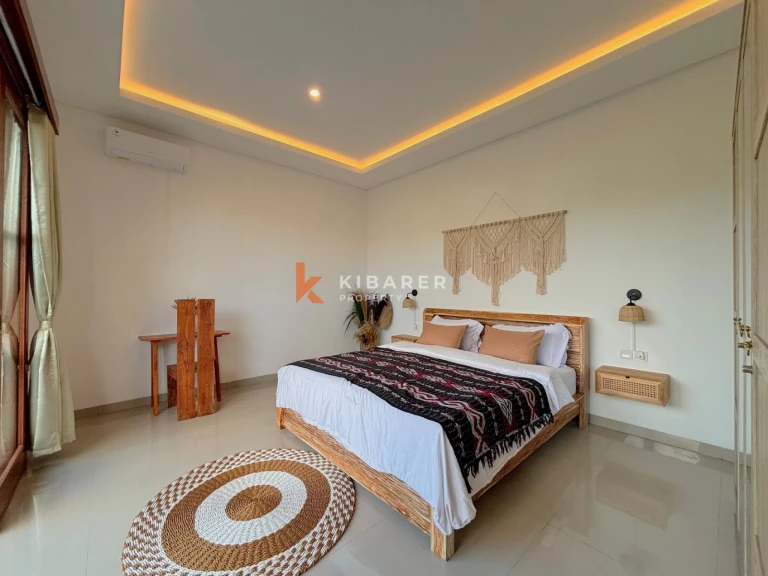 Villa de deux chambres au style « Tropical Chic » avec séjour fermé à Kerobokan