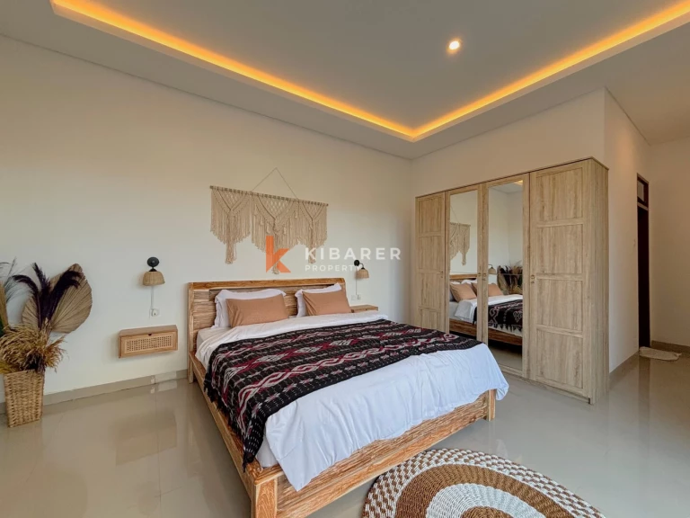 Villa de deux chambres au style « Tropical Chic » avec séjour fermé à Kerobokan