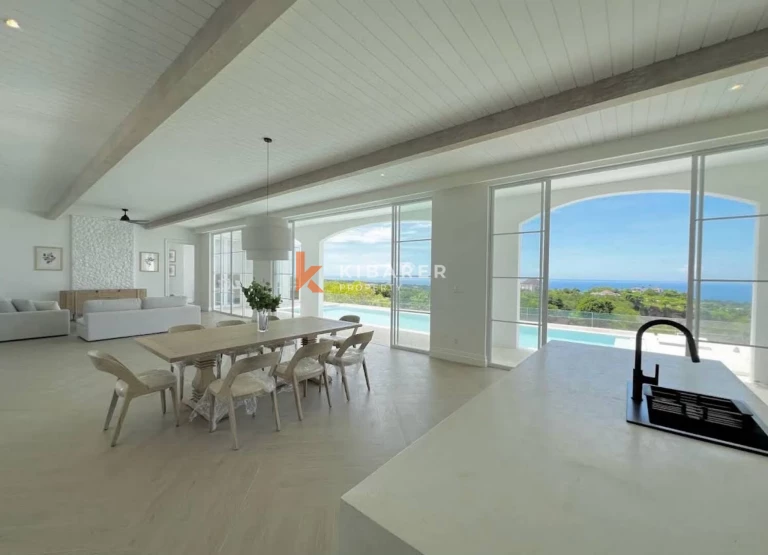 Villa Modern Tepi Pantai Empat Kamar Tidur dengan Rooftop dan Panorama Laut di Ungasan