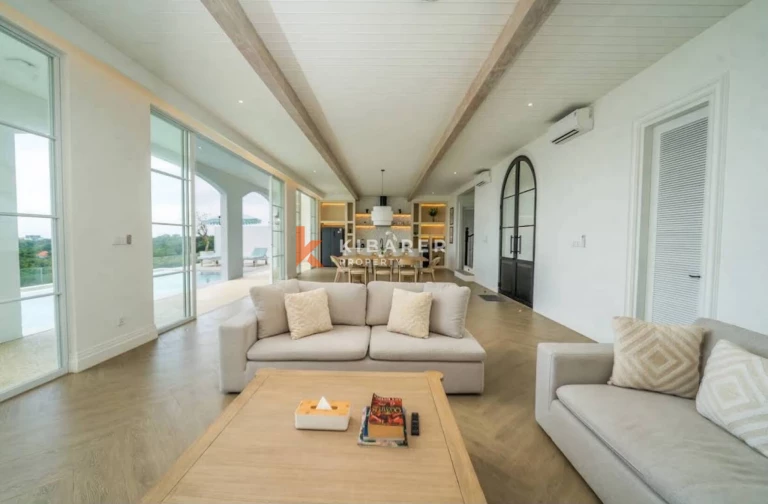 Villa Modern Tepi Pantai Empat Kamar Tidur dengan Rooftop dan Panorama Laut di Ungasan