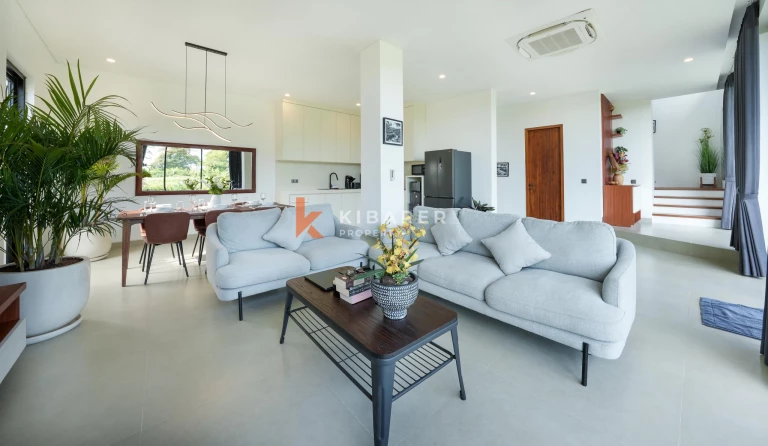Spacious Three-Bedroom Villa with Panoramic Views in Cepaka