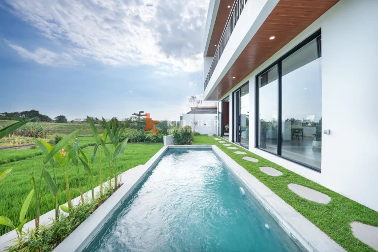 Spacious Three-Bedroom Villa with Panoramic Views in Cepaka