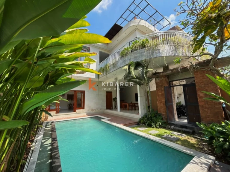 Évasion tropicale – Villa de 3 chambres avec espace de vie fermé à Berawa