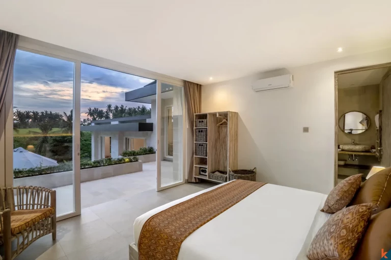 Vila mewah lima kamar tidur dengan hak sewa yang menghadap ke hutan di Ubud