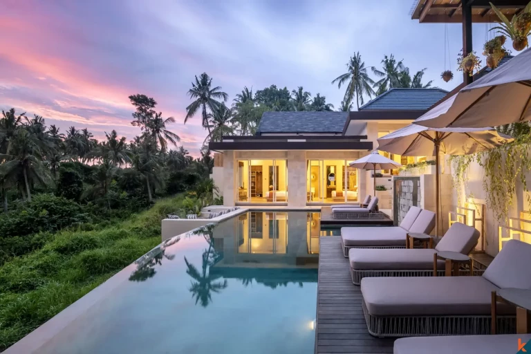 Vila mewah lima kamar tidur dengan hak sewa yang menghadap ke hutan di Ubud
