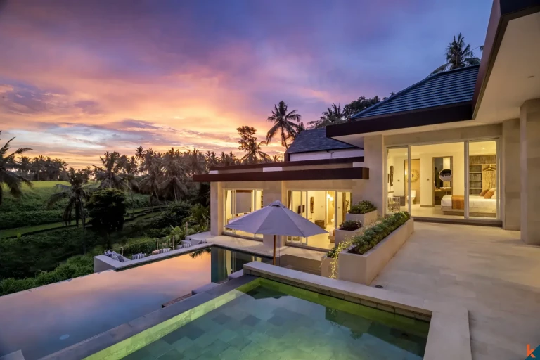 Vila mewah lima kamar tidur dengan hak sewa yang menghadap ke hutan di Ubud