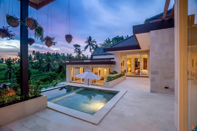 Vila mewah lima kamar tidur dengan hak sewa yang menghadap ke hutan di Ubud