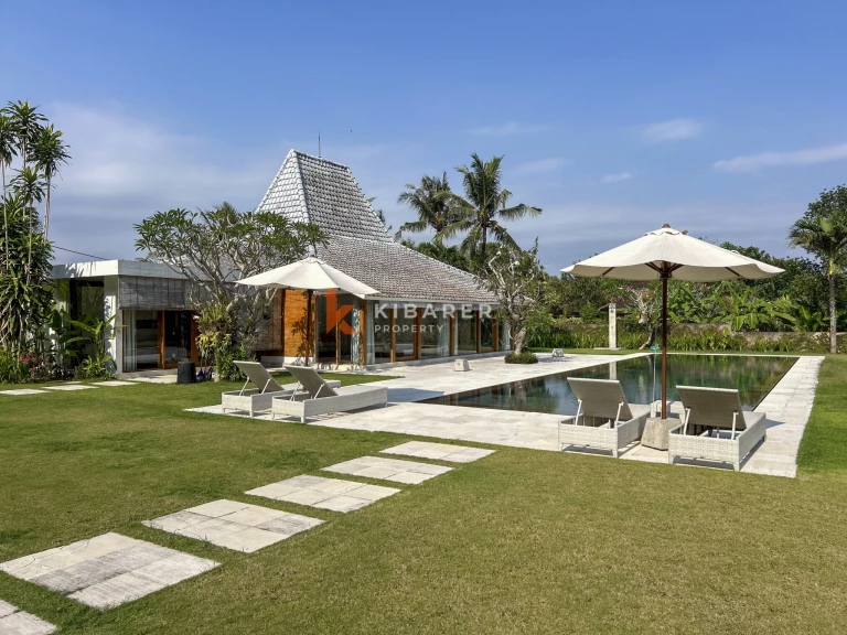 Charming Four-Bedroom Tropical Villa with Private Pool in Buwit