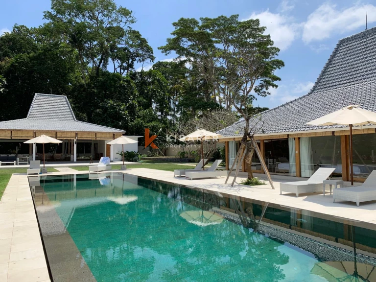 Charming Four-Bedroom Tropical Villa with Private Pool in Buwit