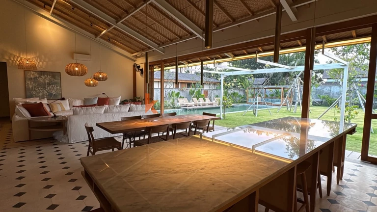 Elegant Six-Bedroom Tropical Villa with Refined Contemporary Design in Seseh