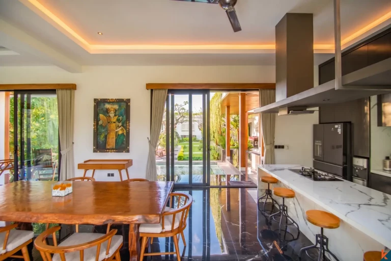 Amazing four bedroom estate facing the jungle in Ubud