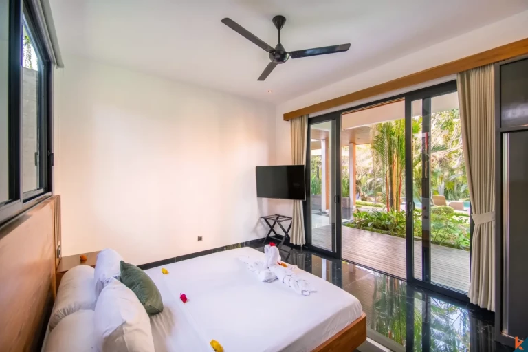 Amazing four bedroom estate facing the jungle in Ubud