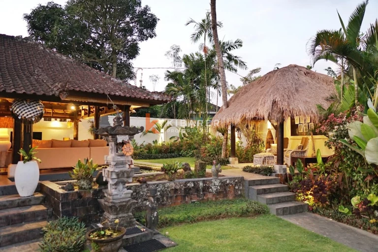 Authentic Wooden Four Bedroom Villa in Peaceful Nature Neighborhood of Tabanan