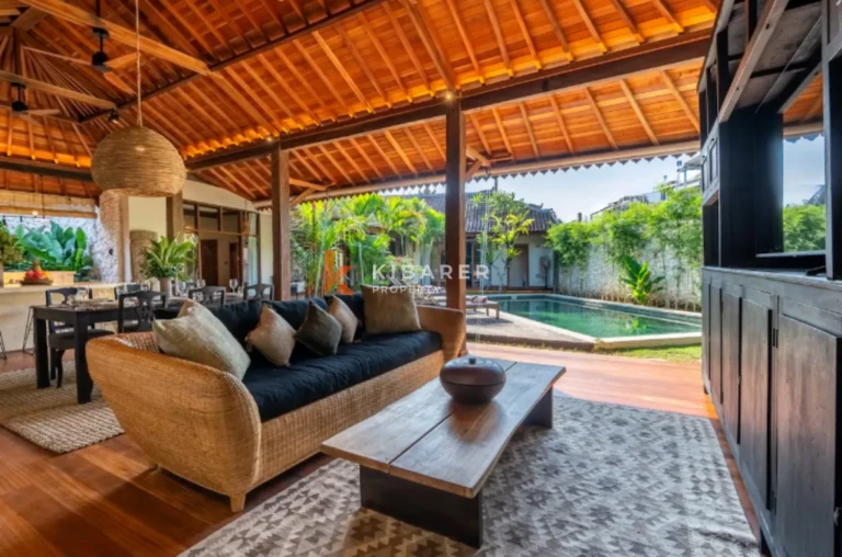Vila 3 Kamar Tidur dengan Konsep Hunian Indoor-Outdoor yang Menyatu dan Taman Pribadi Dekat Canggu