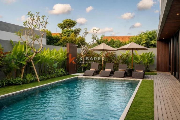 Bright and Luxurious Four Bedroom Villa in Padang Tawang