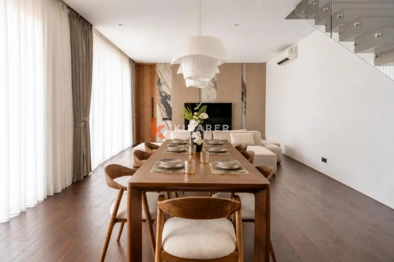 Bright and Luxurious Four Bedroom Villa in Padang Tawang