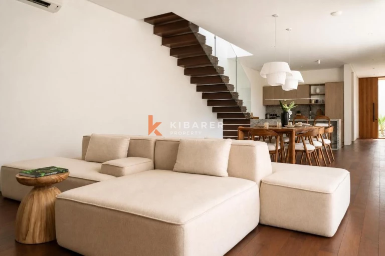 Bright and Luxurious Four Bedroom Villa in Padang Tawang