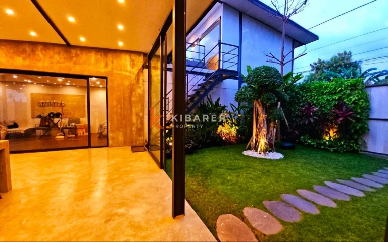 Spacious Six-Bedroom (four bedroom in main building plus two loft appartment) Villa with Ocean & Rice Field Views in Kedungu