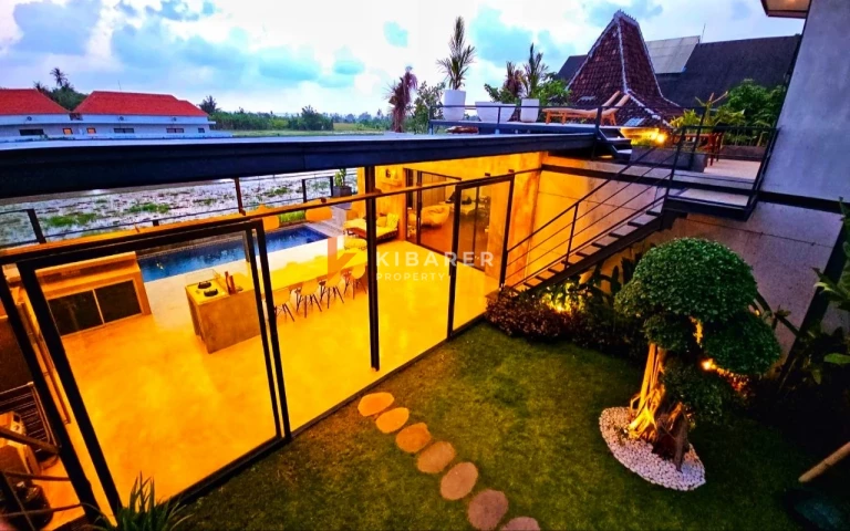 Spacious Six-Bedroom (four bedroom in main building plus two loft appartment) Villa with Ocean & Rice Field Views in Kedungu