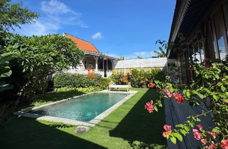 Villa Luas dengan Tiga Kamar Tidur, Kolam Renang Pribadi, dan Ruang Joglo Tertutup di Canggu