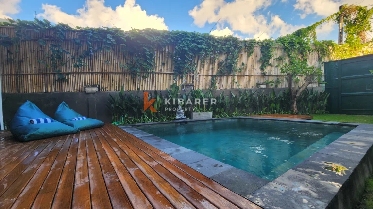 Villa Kontemporer Satu Kamar Tidur Bergaya Kontainer dengan Taman di Canggu