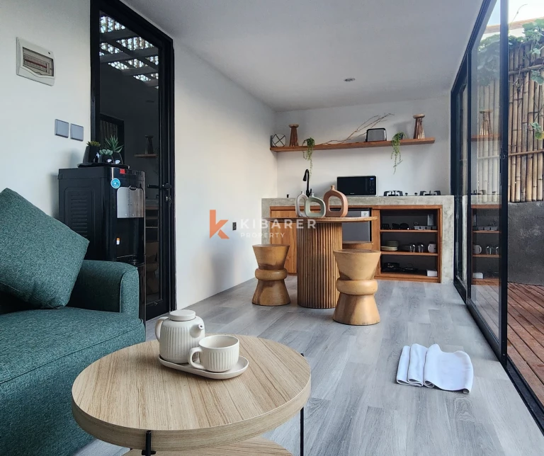 Villa Kontemporer Satu Kamar Tidur Bergaya Kontainer dengan Taman di Canggu