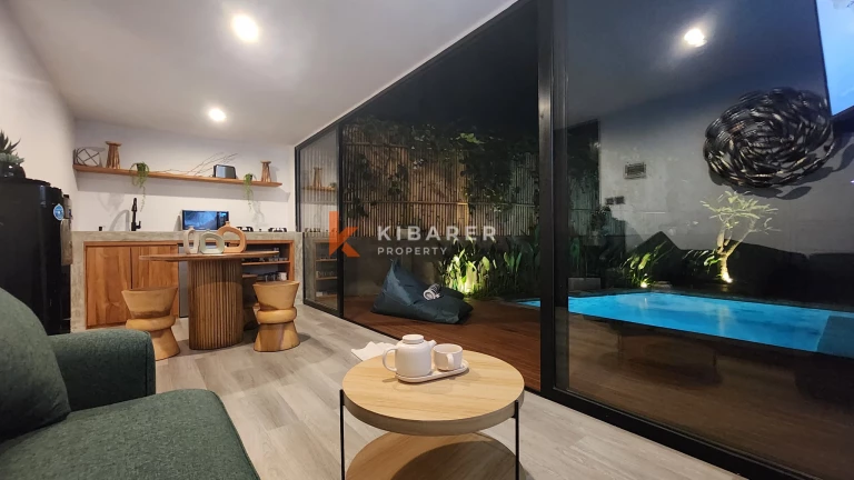 Villa Kontemporer Satu Kamar Tidur Bergaya Kontainer dengan Taman di Canggu