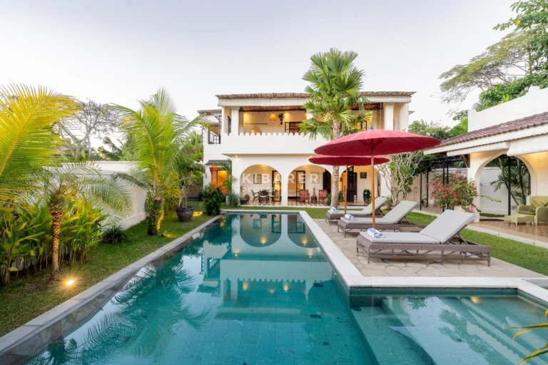 Arches blanches et rêves tropicaux – Villa de 4 chambres à Umalas