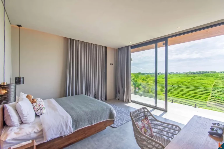 Luxueuse propriété neuve de cinq chambres en pleine propriété avec vue imprenable sur les rizières à Kedungu