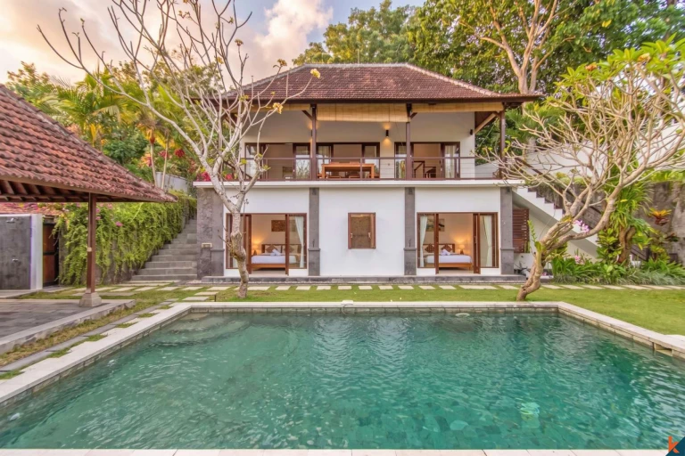 Maison de trois chambres de style traditionnel avec vue sur la jungle à Kediri - Tabanan