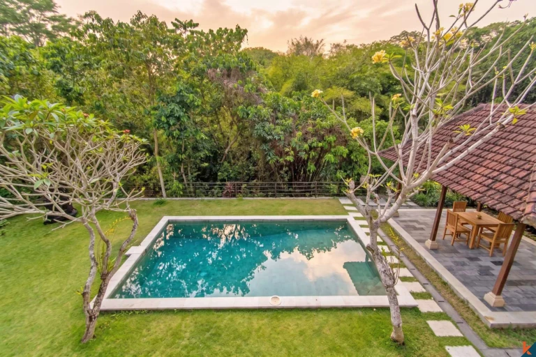 Maison de trois chambres de style traditionnel avec vue sur la jungle à Kediri - Tabanan