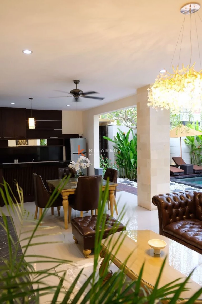 Belle villa de quatre chambres avec une vie ouverte à Nusa Dua