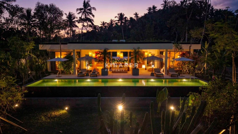 Luxurious Four-Bedroom Tropical Villa with Expansive Private Pool in Tabanan