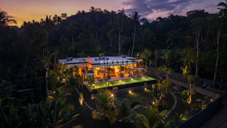 Luxurious Four-Bedroom Tropical Villa with Expansive Private Pool in Tabanan