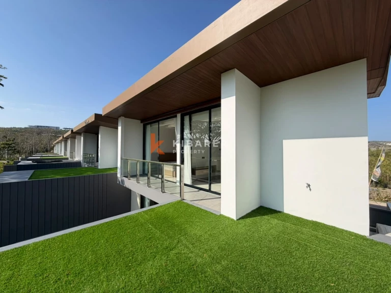 Elegant Three-Bedroom Villa with Private Pool and Golf View in Pecatu