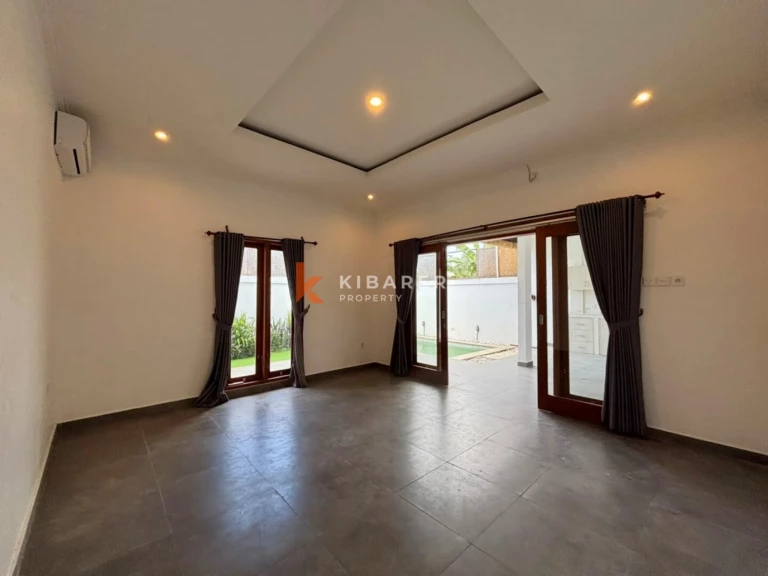 Vila 2 Kamar Tidur Tanpa Perabotan dengan Ruang Keluarga Terbuka & Rooftop di Pererenan