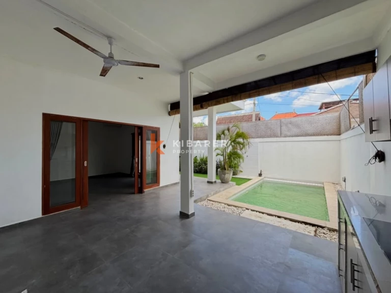 Vila 2 Kamar Tidur Tanpa Perabotan dengan Ruang Keluarga Terbuka & Rooftop di Pererenan