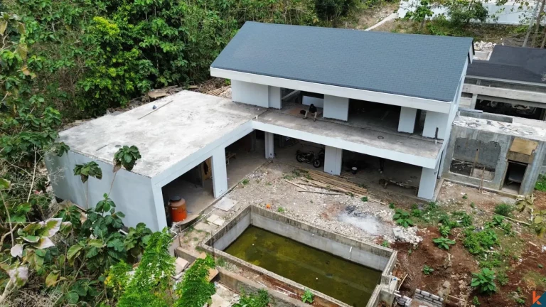 Les 4 terrains stratégiques sont des terrains en location avec un projet de villas existant à Ungasan