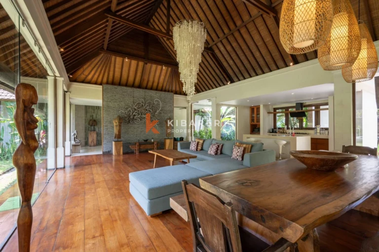 The Enchanted Hideaway – Vila Taman dengan Tiga Kamar Tidur di Kerobokan