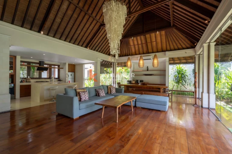 The Enchanted Hideaway – Vila Taman dengan Tiga Kamar Tidur di Kerobokan