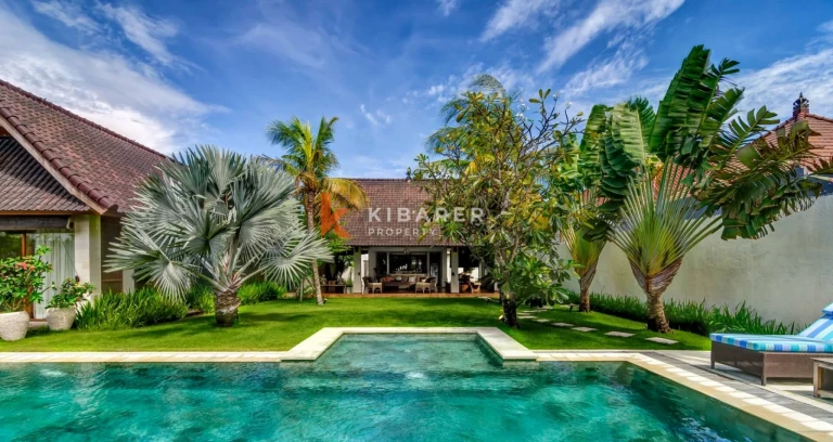 The Enchanted Hideaway – Vila Taman dengan Tiga Kamar Tidur di Kerobokan