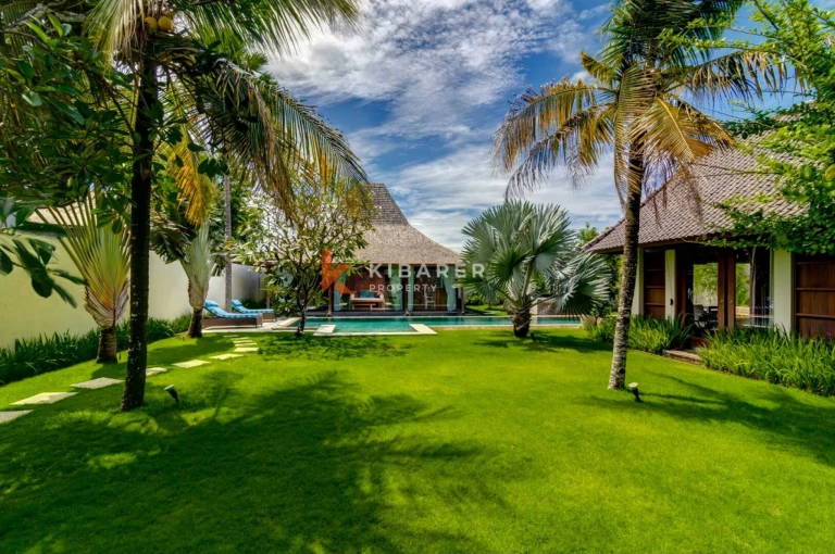 The Enchanted Hideaway – Vila Taman dengan Tiga Kamar Tidur di Kerobokan
